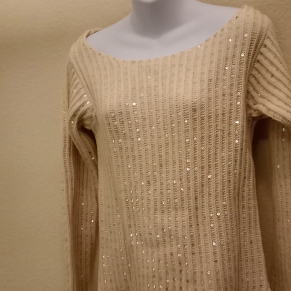 Cache Sweater with Sequins - Picture 6 of 11